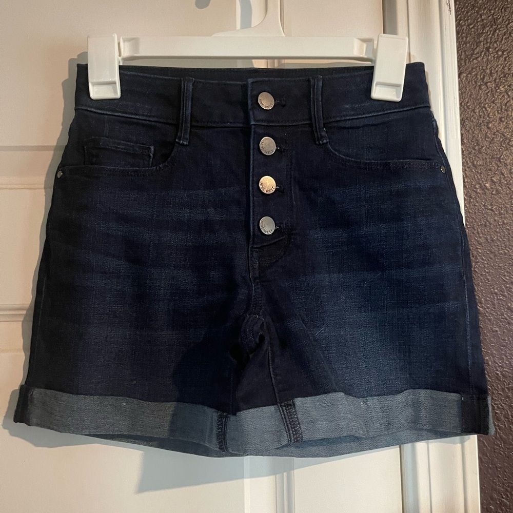 NWOT Nine West Size 2 dark denim shorts